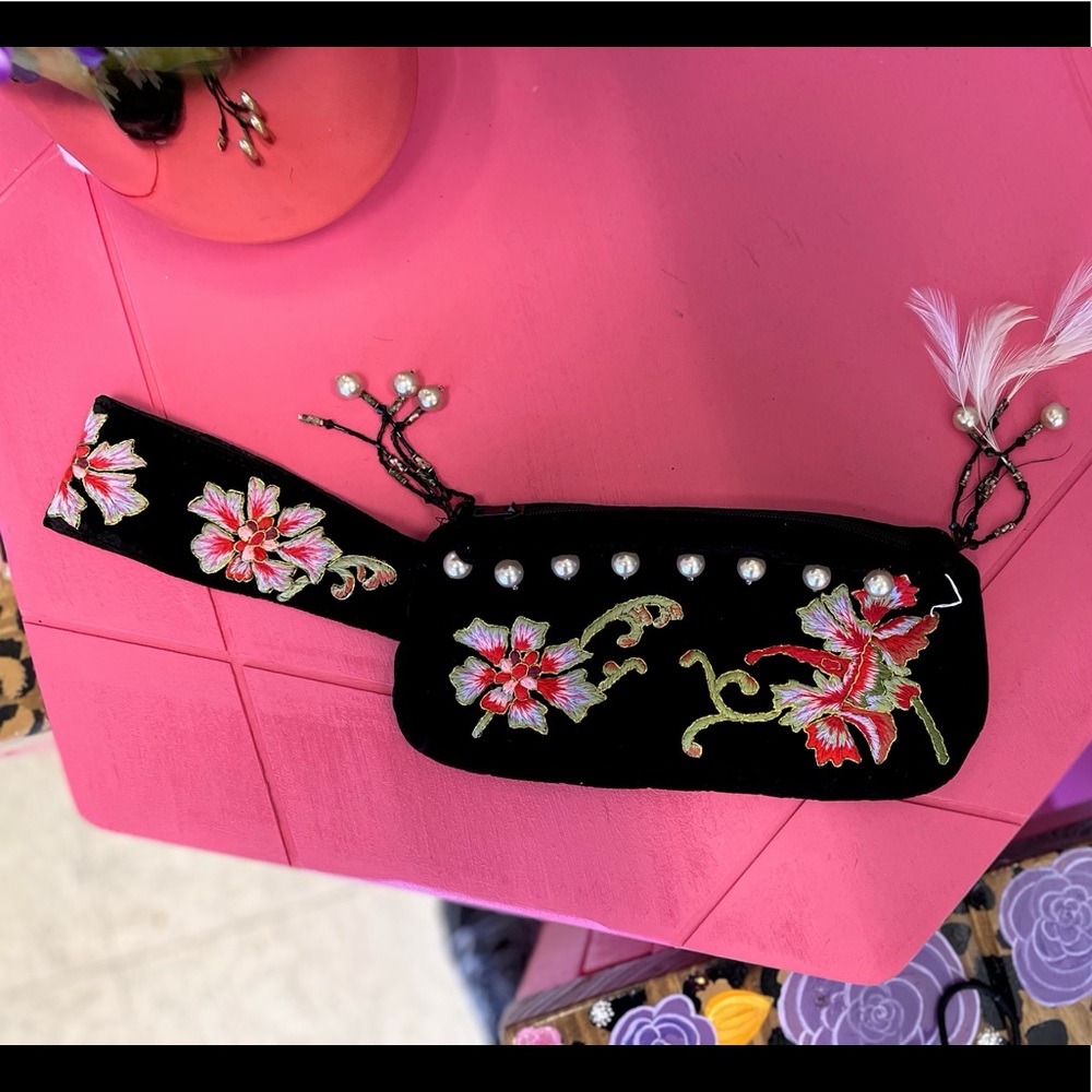 Embroidered Wrist purse
